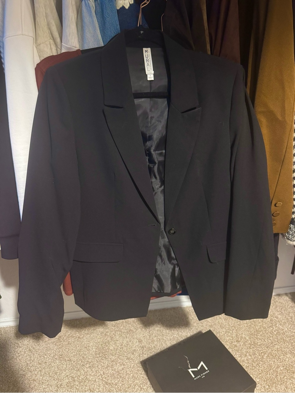 Mural Black Single-Button Notch Lapel Blazer